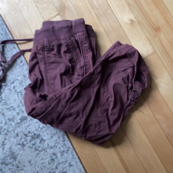 KISMET- cargo capris - Picture 3 of 3